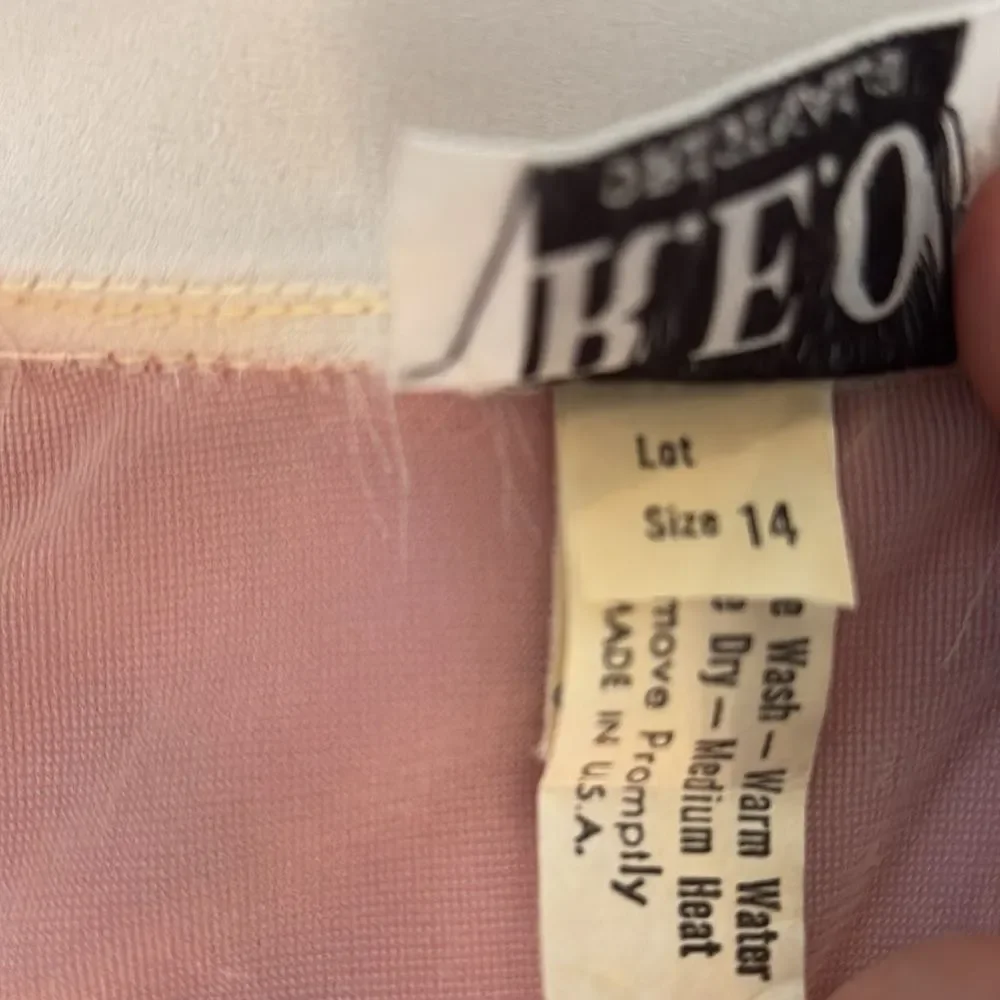 Vintage dress, R.E.O. Originals, size 14, pink with a cream colored lace collar - Picture 8 of 14